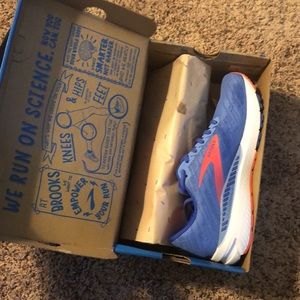 Brooks Ravenna 11 running shoe brand new women’s 9.5
